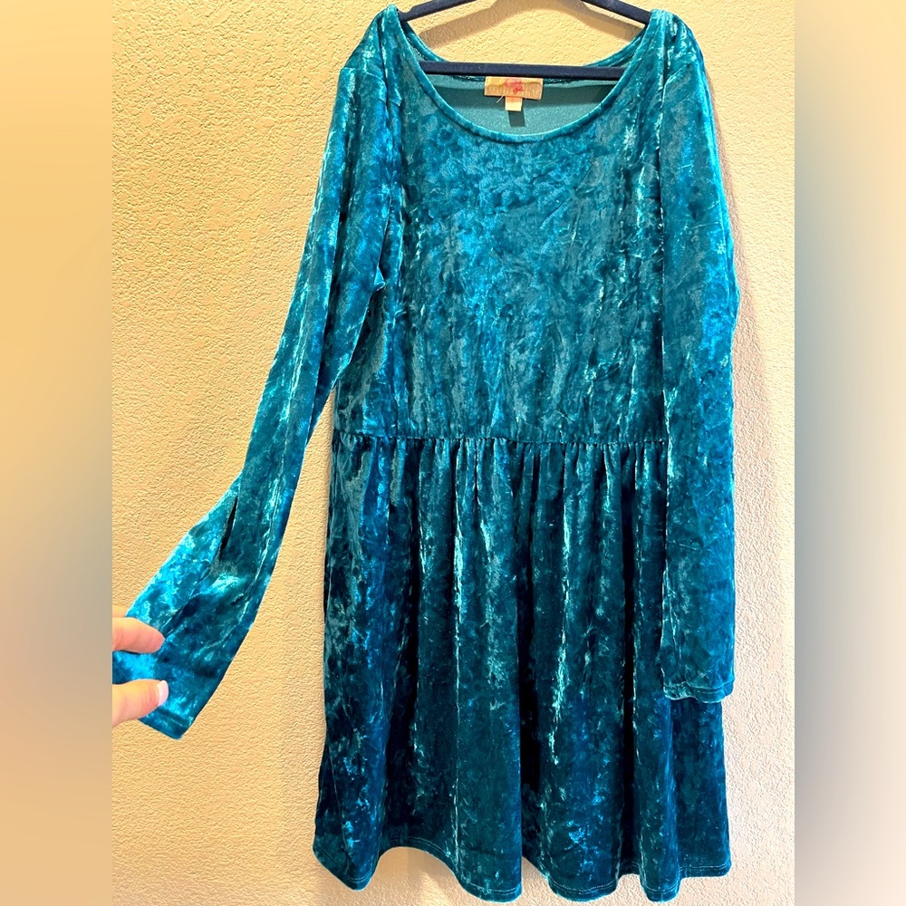 Blue velvet long sleeve dress